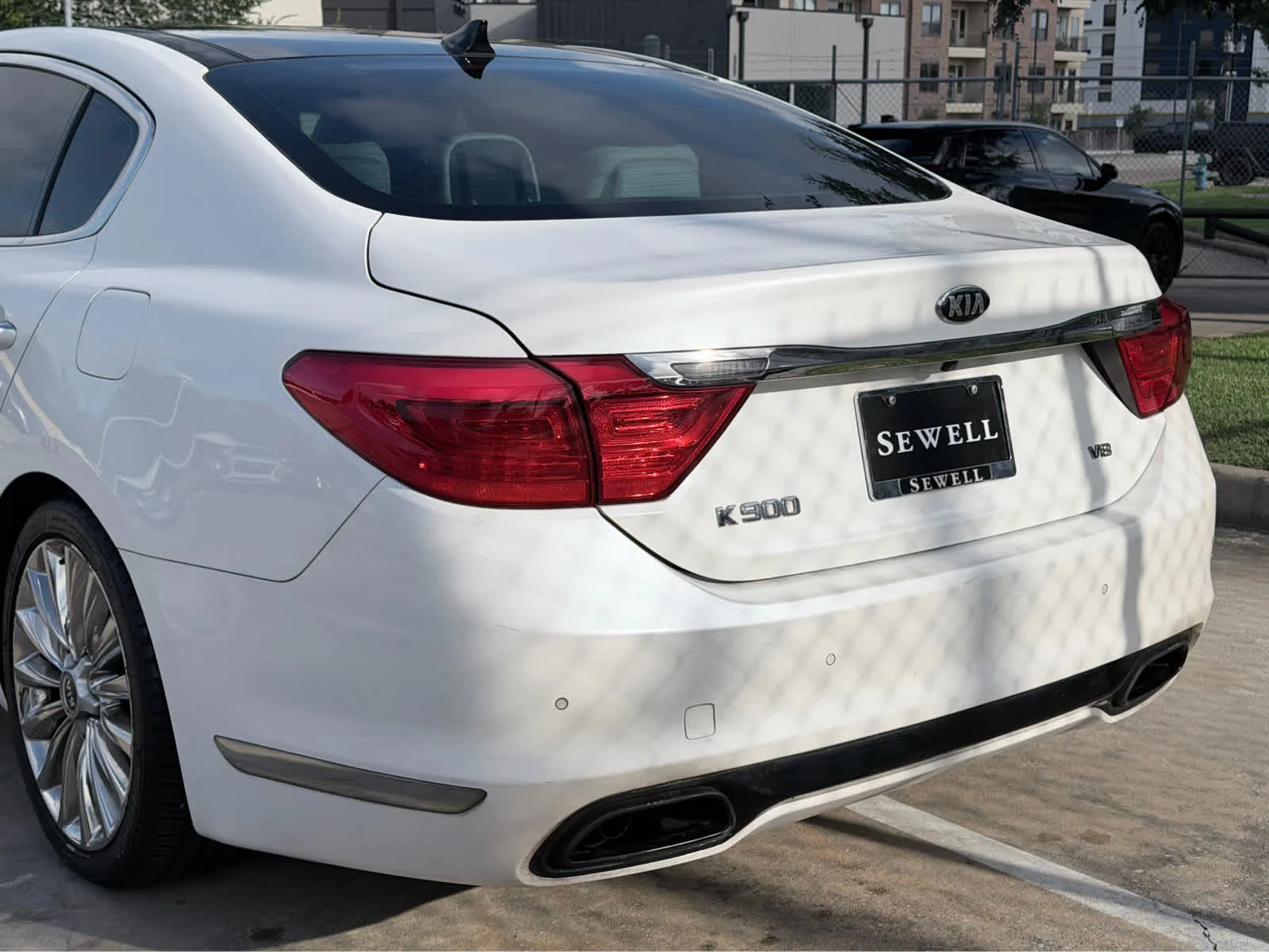 Used 2015  Kia Luxury image 6