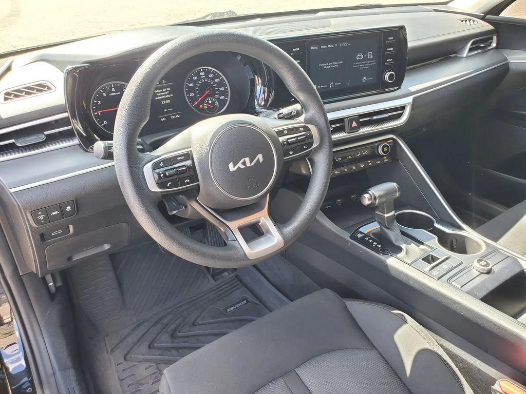 Used 2023 Black Kia LXS image 9