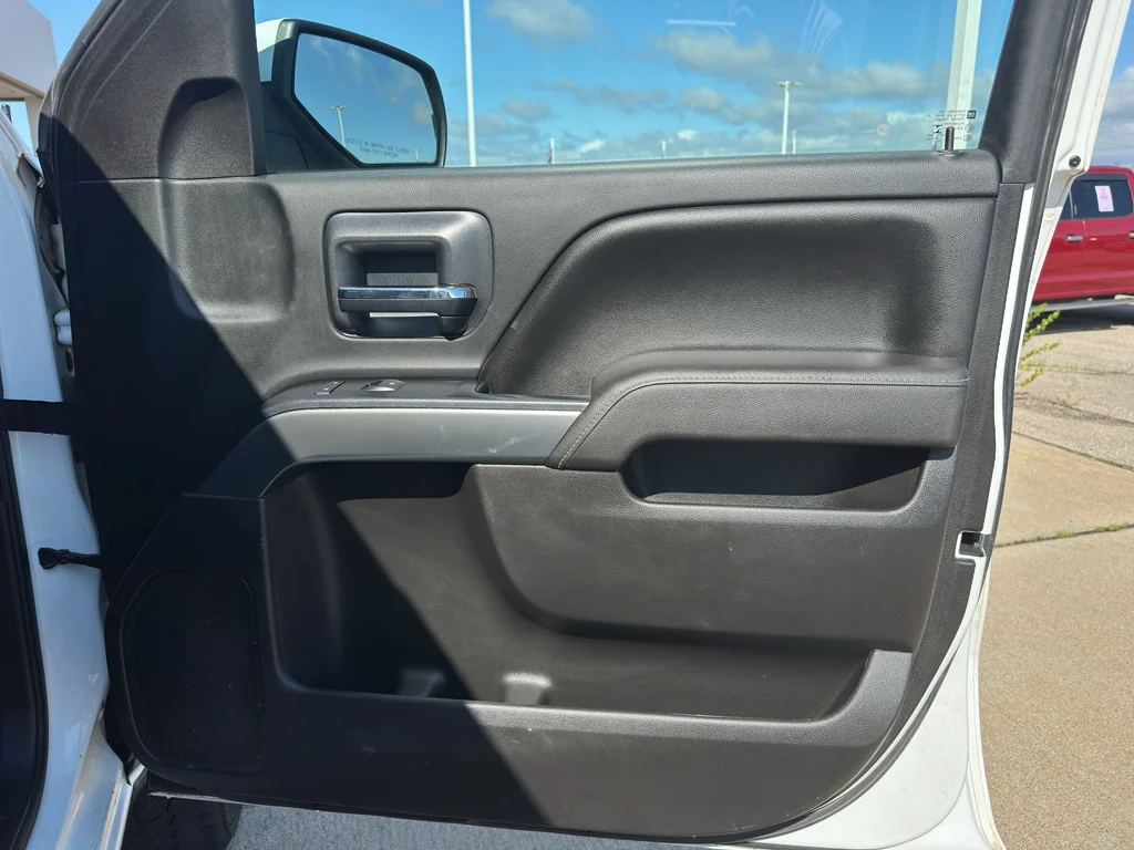 Used 2016 Summit White Chevrolet LT image 28