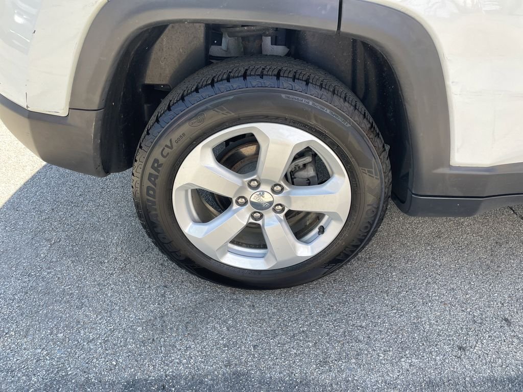 Certified Used 2021 White Jeep Latitude image 12