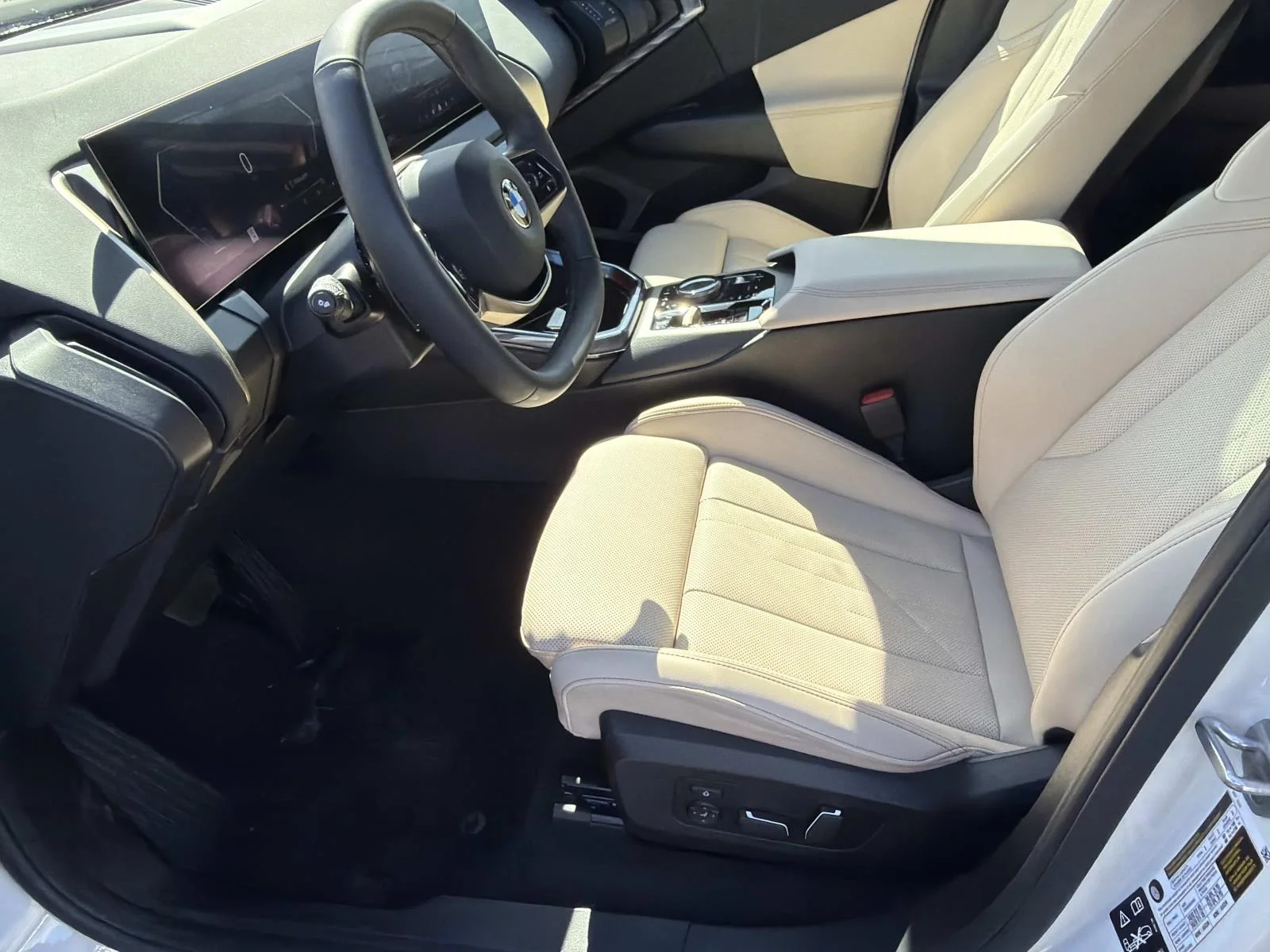 Used 2025 Alpine White BMW 30 xDrive Sports Activity Vehicle image 14