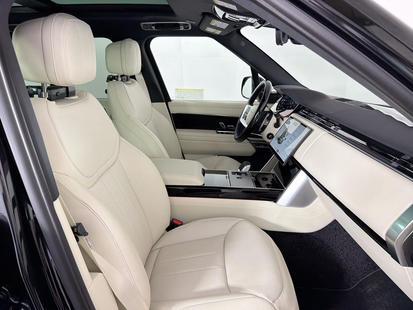 New 2026 Santorini Black Land Rover SE image 32