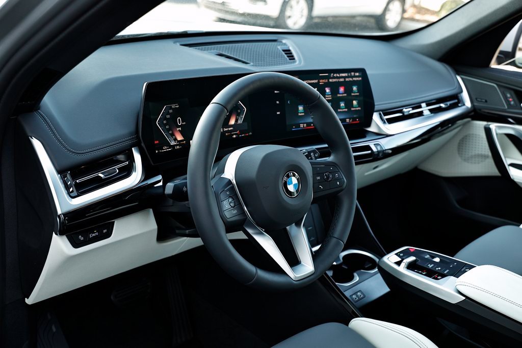 Used 2026 Space Silver Metallic BMW xDrive28i image 17