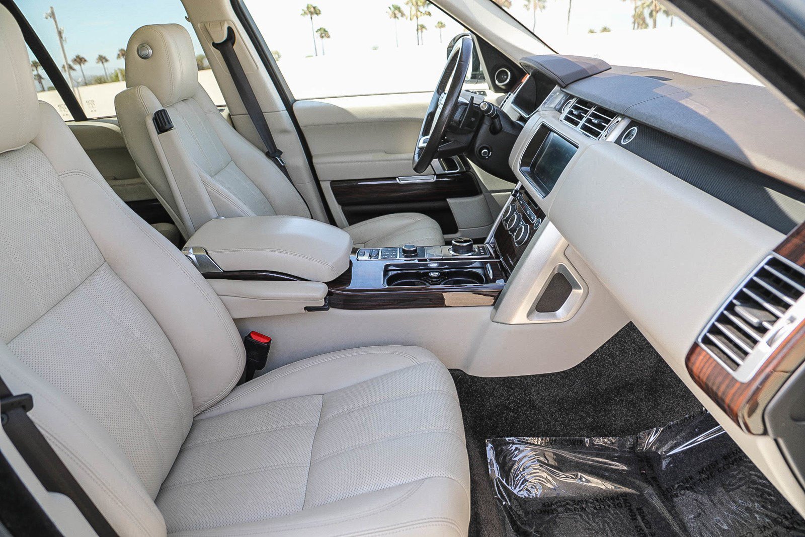 Used 2017 Indus Silver Land Rover HSE image 15