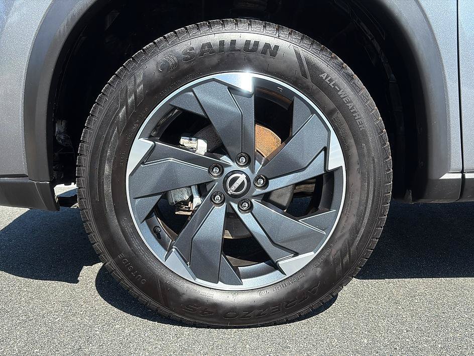 Used 2024 Gun Metallic Nissan SV image 9