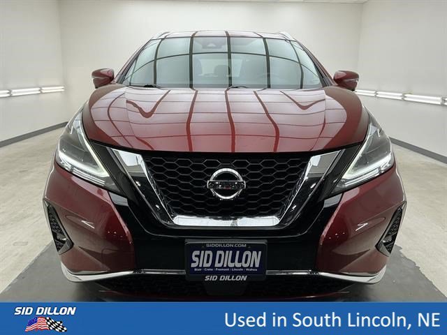 Used 2020 Cayenne Red Metallic Nissan Platinum image 2