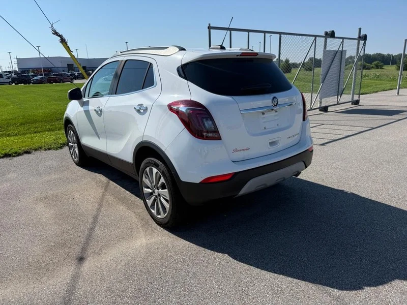 Used 2020 Summit White / White Buick FWD 4dr Preferred image 3