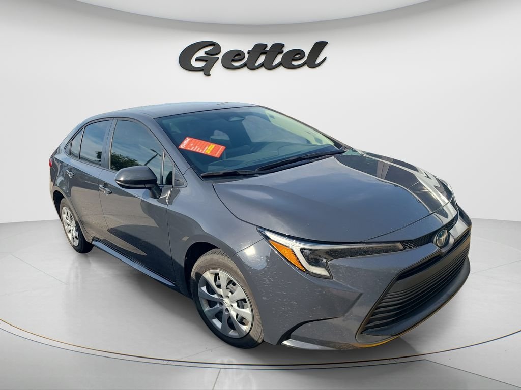 Certified Used 2025  Toyota LE image 2