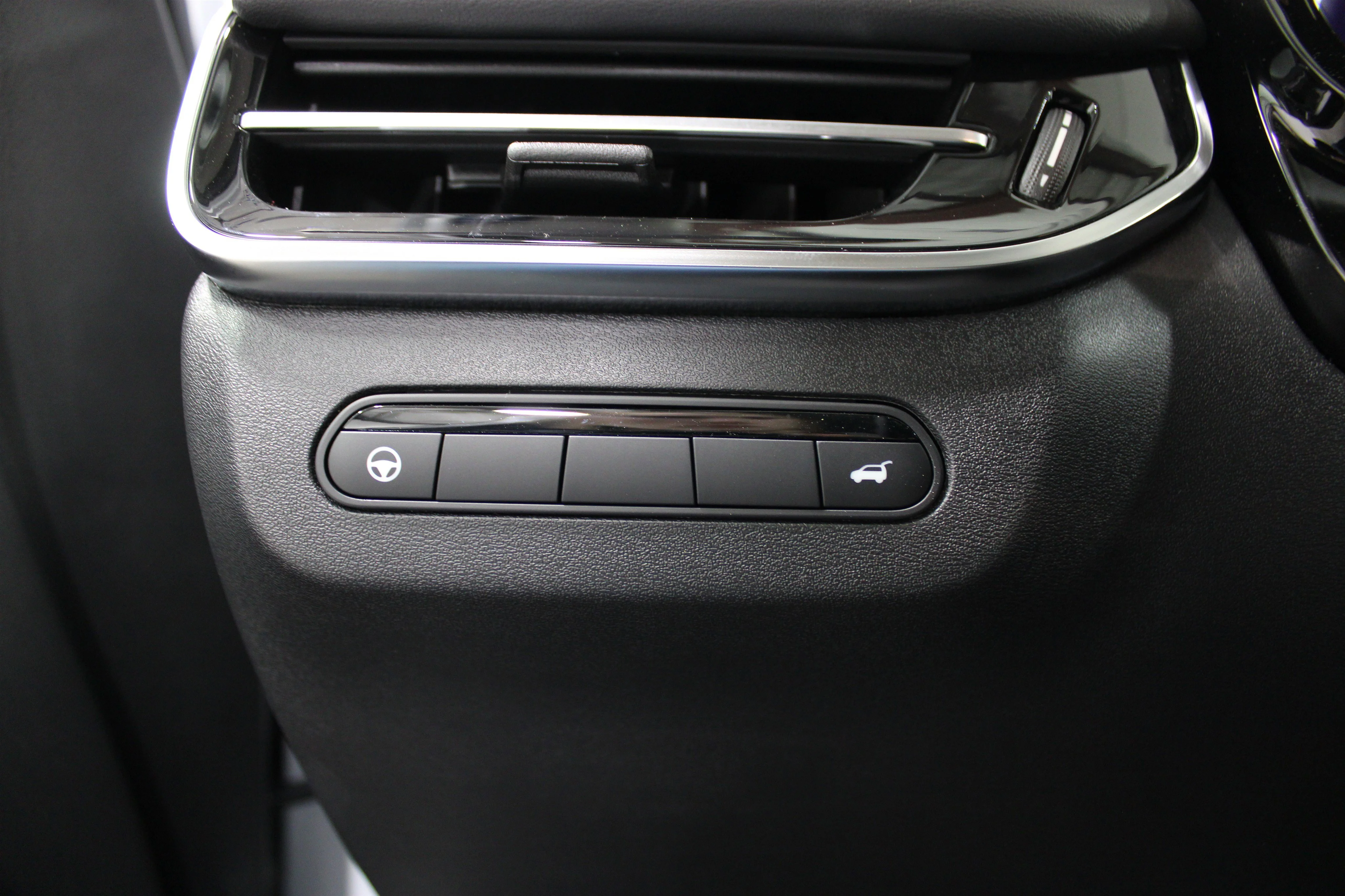 2027 INFINITI QX60 LUXE - Photo 8