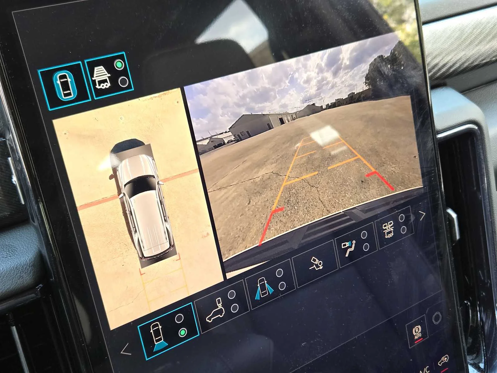 2027 GMC Yukon AT4 - Photo 14
