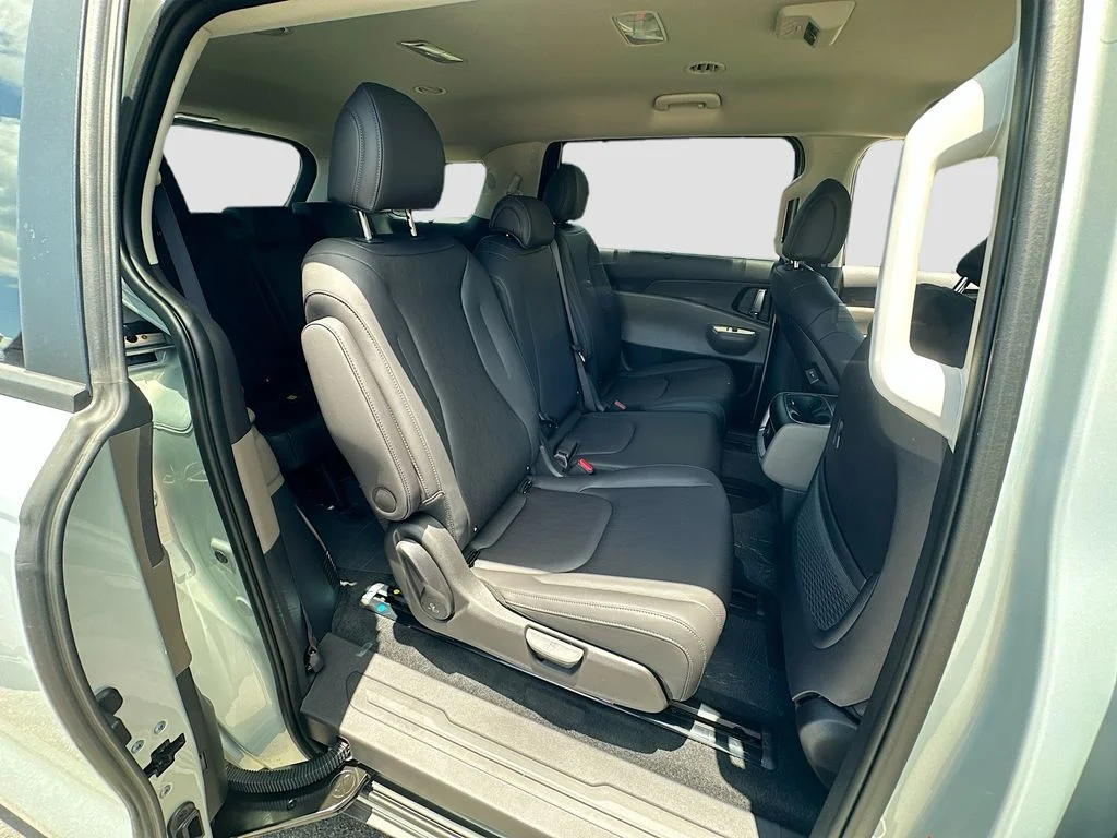 New 2026 Ivory Silver Kia EX image 28