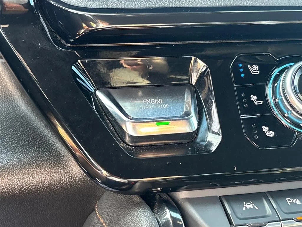 Used 2022 Black GMC AT4 image 36