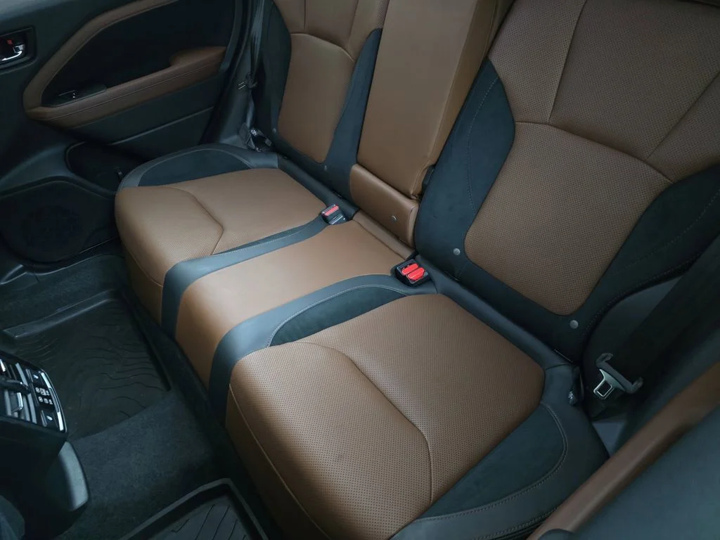 Used 2025 White Subaru Touring image 17