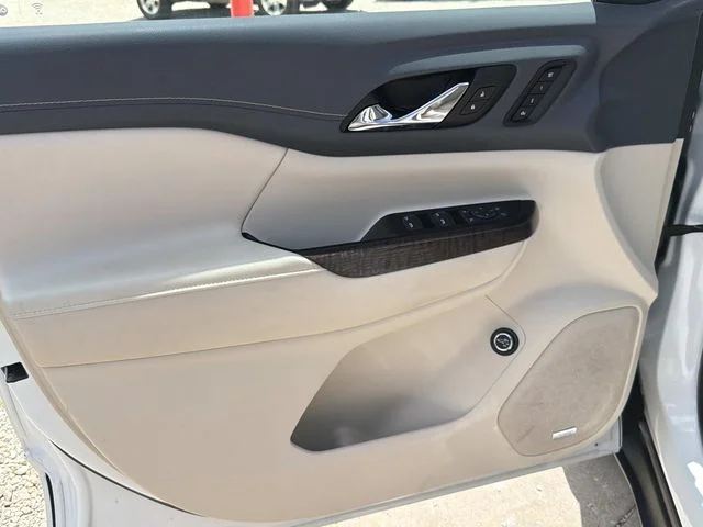 Used 2022 White GMC Denali image 23