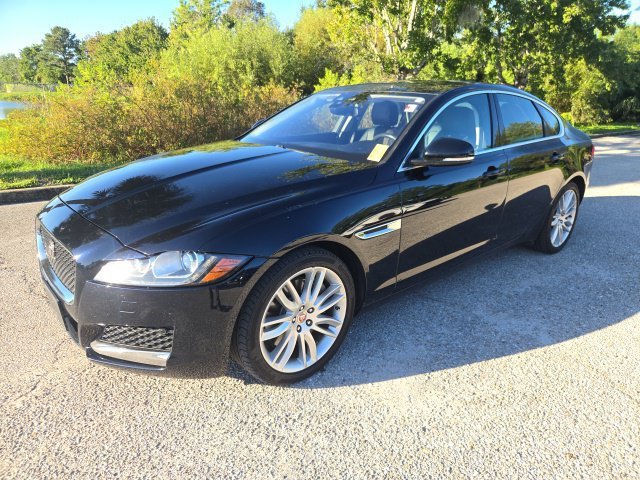 Used 2016 Celestial Black Jaguar 35t Prestige image 1