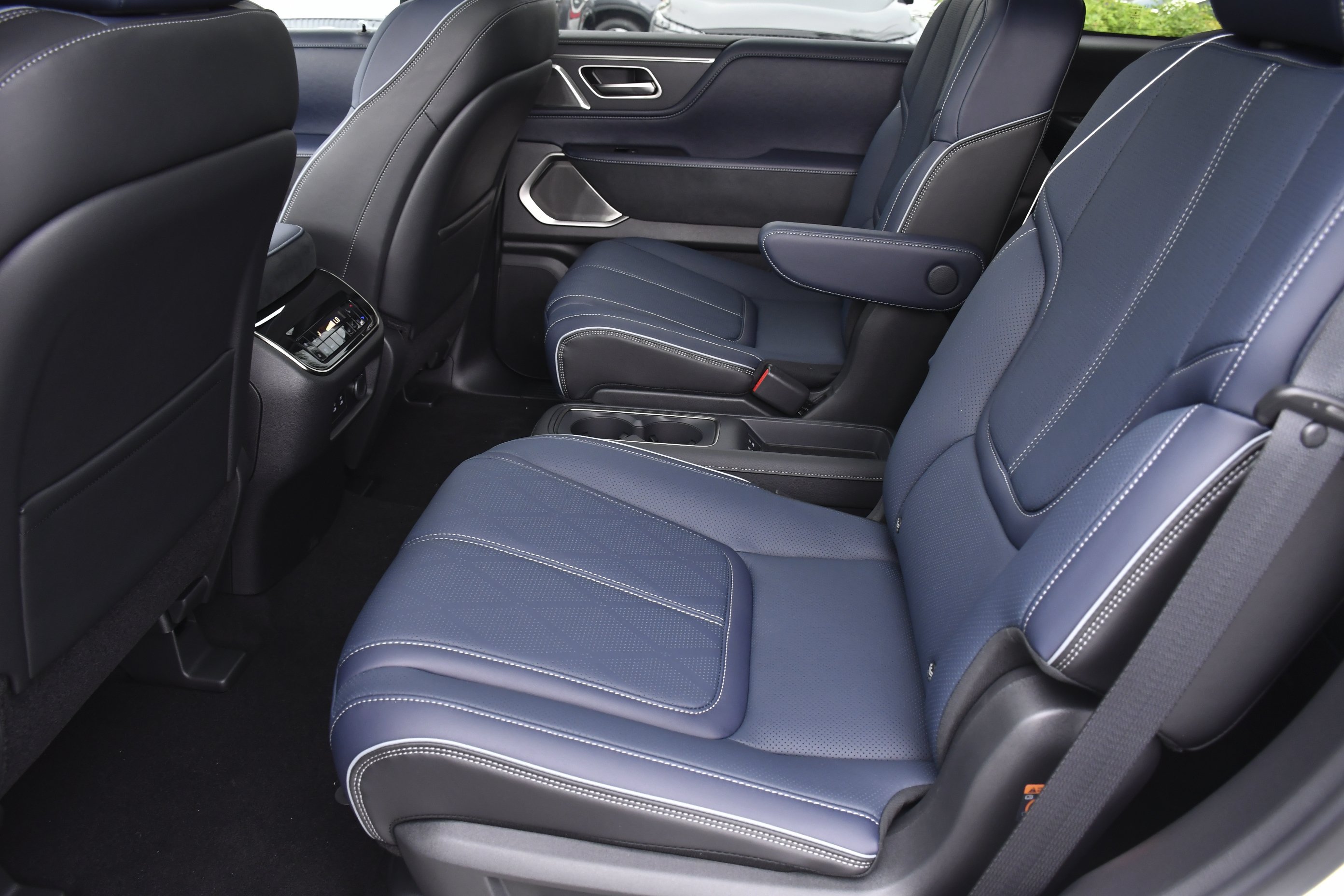 New 2026 RADIANT WHITE INFINITI Sport 4WD image 28