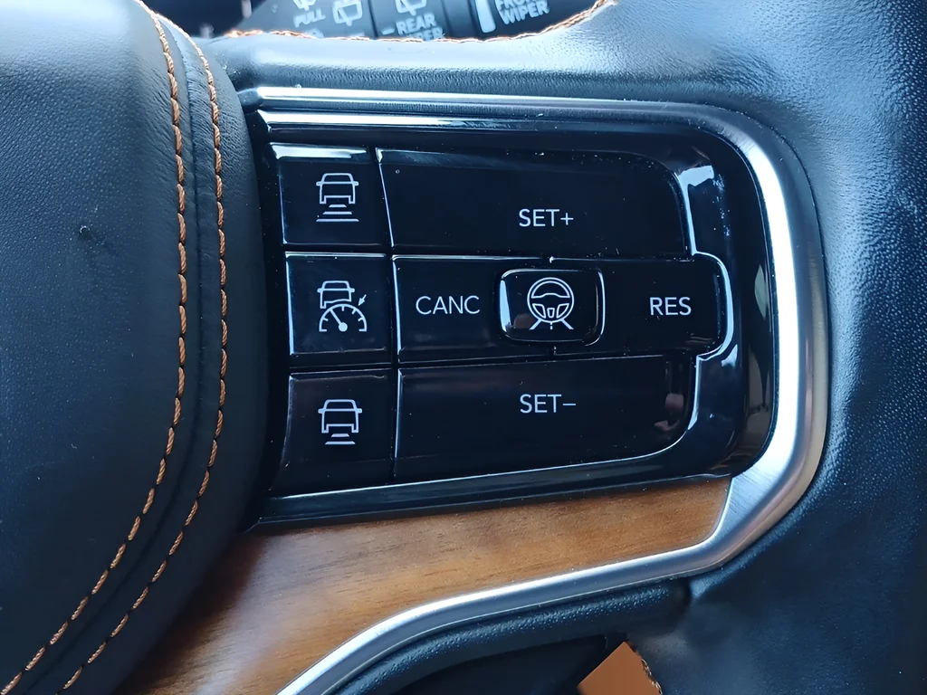 Used 2022 Black Jeep Series III image 19