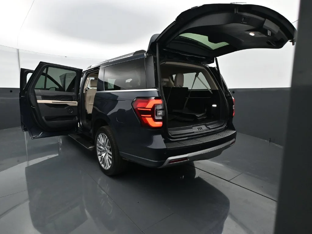 Used 2024  Ford Platinum image 35