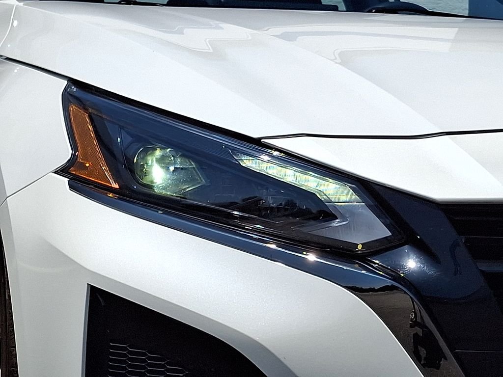 Used 2024 White Nissan 2.0 SR image 9