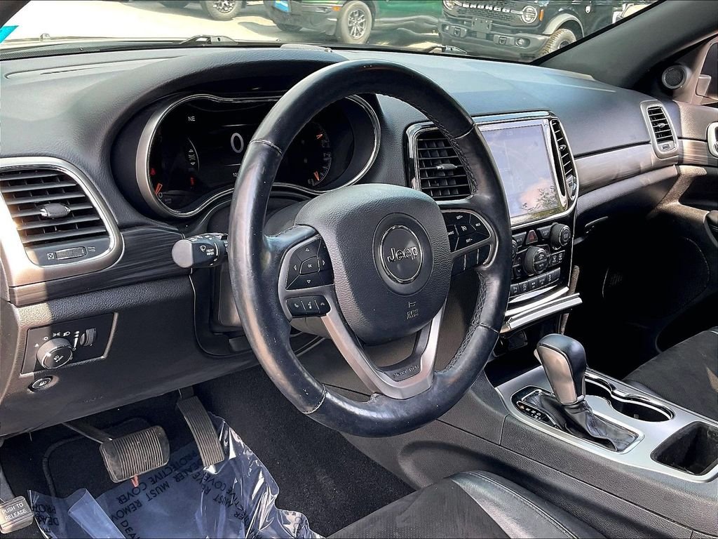 Used 2021 Sting-Gray Clearcoat Jeep Laredo X image 8