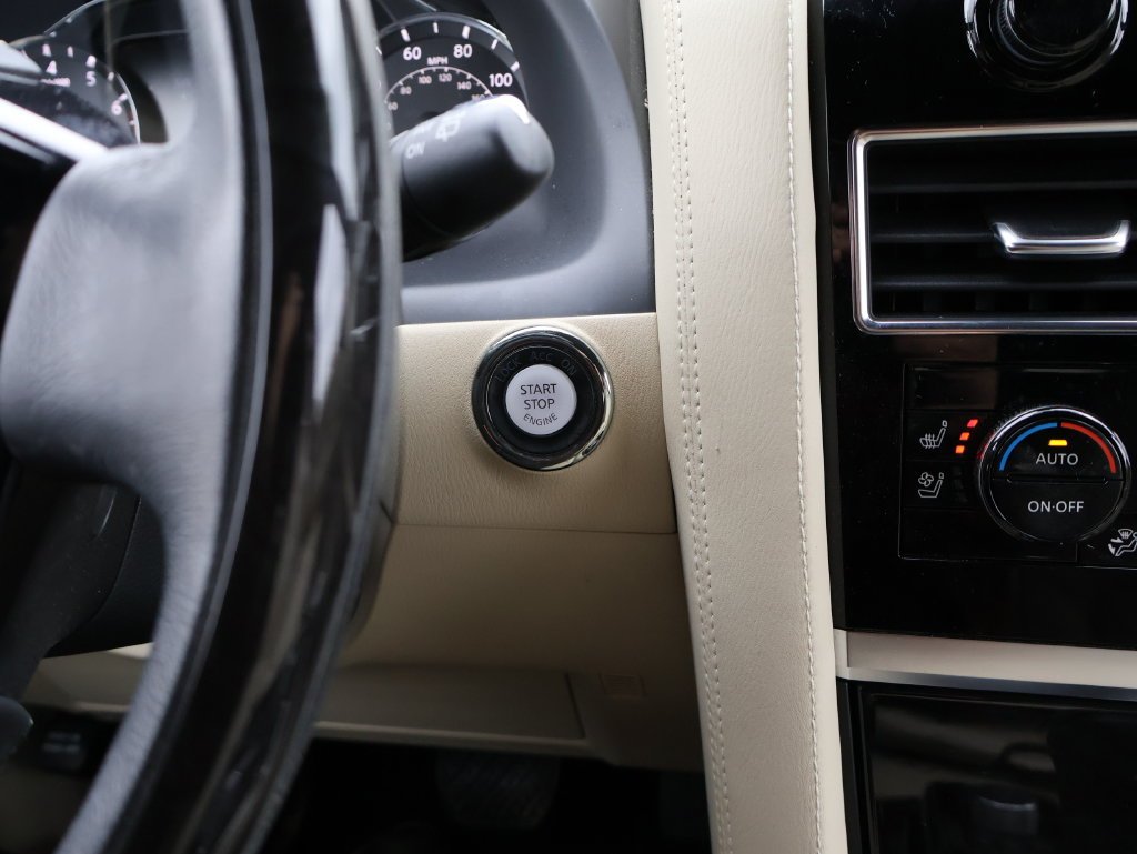 Used 2023 Moonstone White INFINITI Sensory image 33