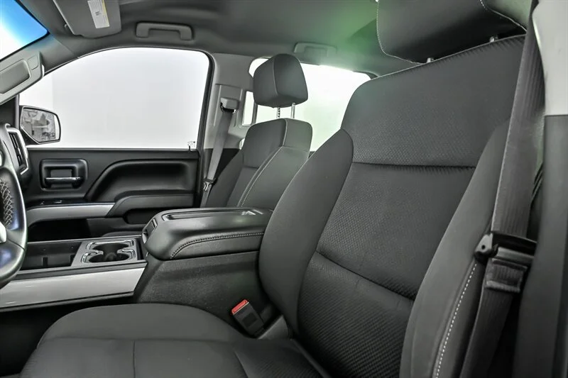 Used 2015 Deep Ocean Blue Metallic Chevrolet LT Z71 image 17