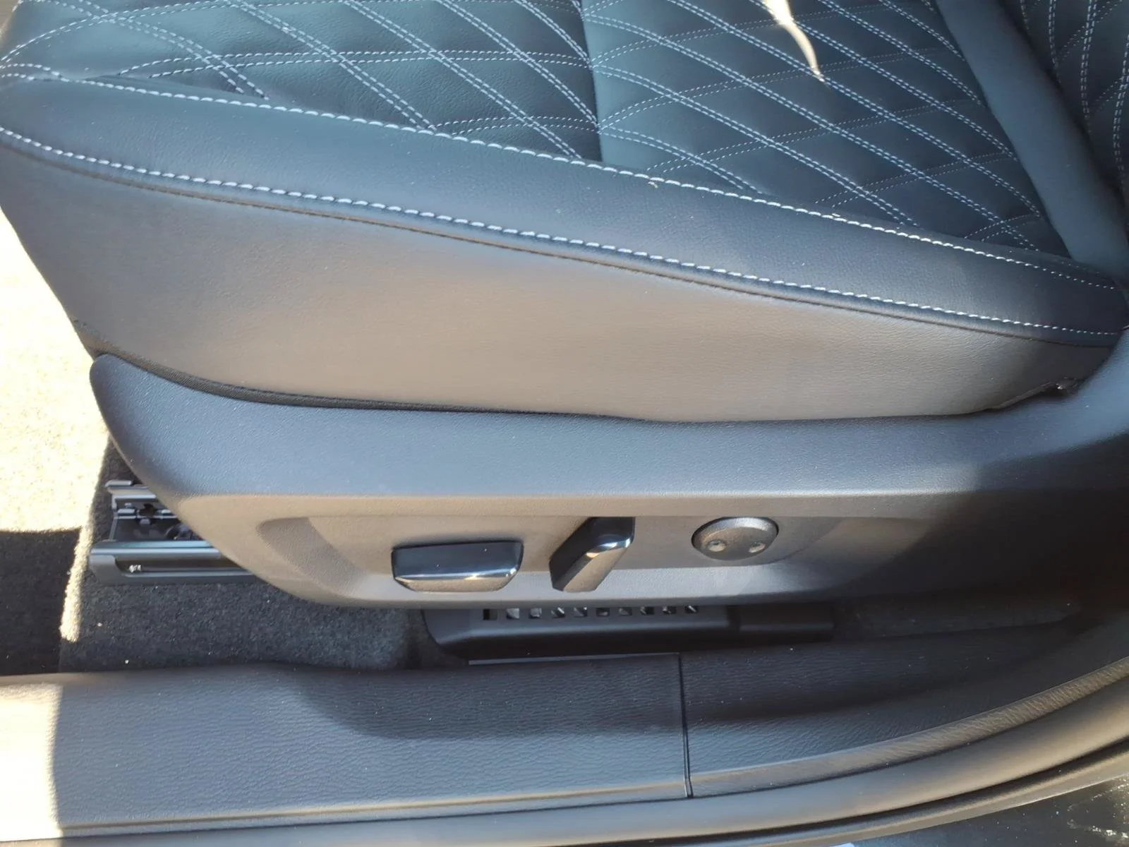 New 2026 Moonrock Gray Nissan Platinum image 12