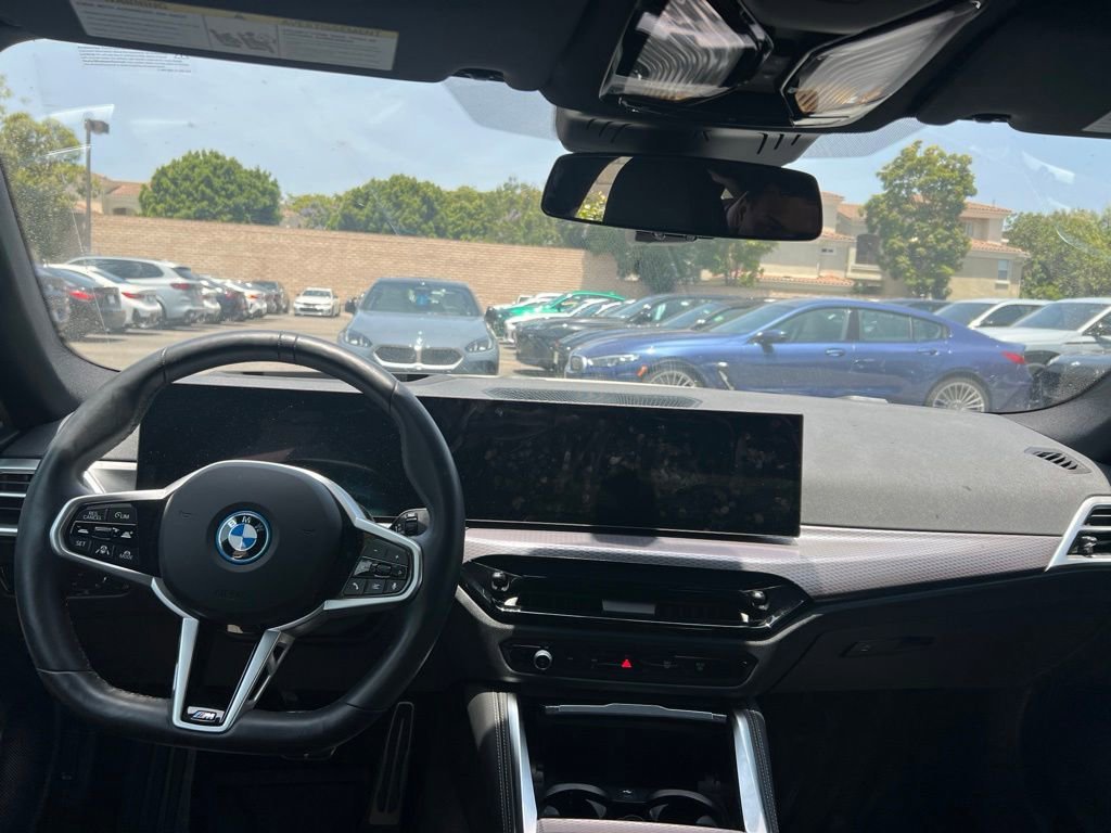 Used 2025 Alpine White BMW xDrive40 image 14