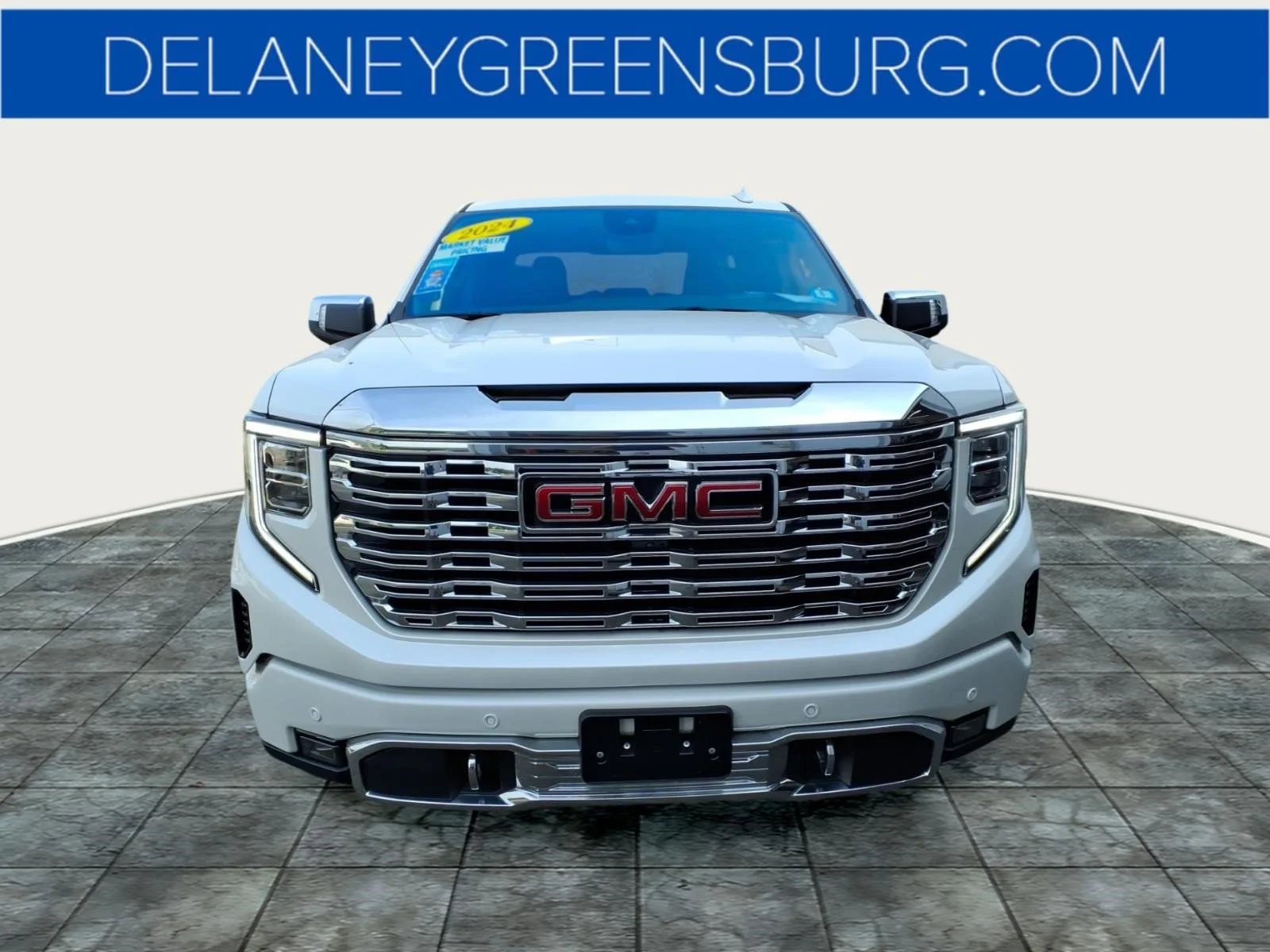 Used 2024 White Frost Tricoat G1w GMC Denali image 8