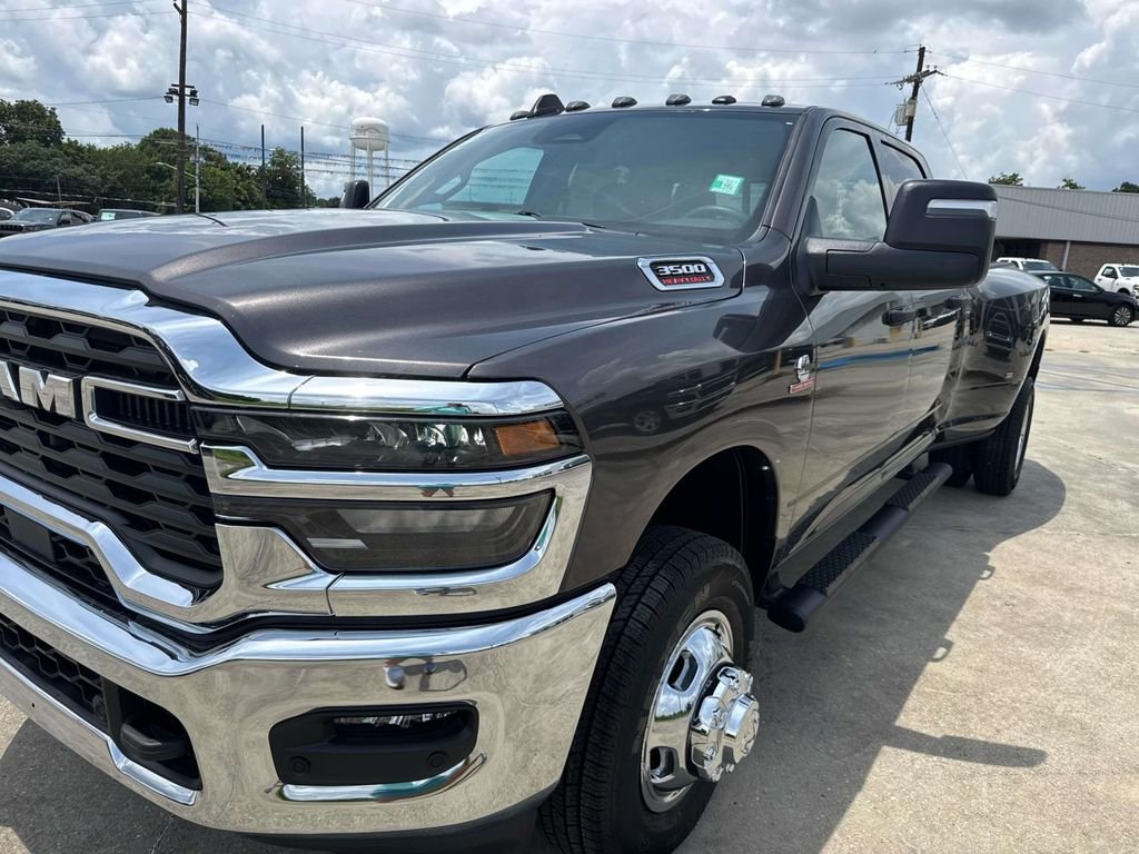 New 2026 Granite Crystal Metallic Clear-Coat Exterior Paint RAM Tradesman image 9