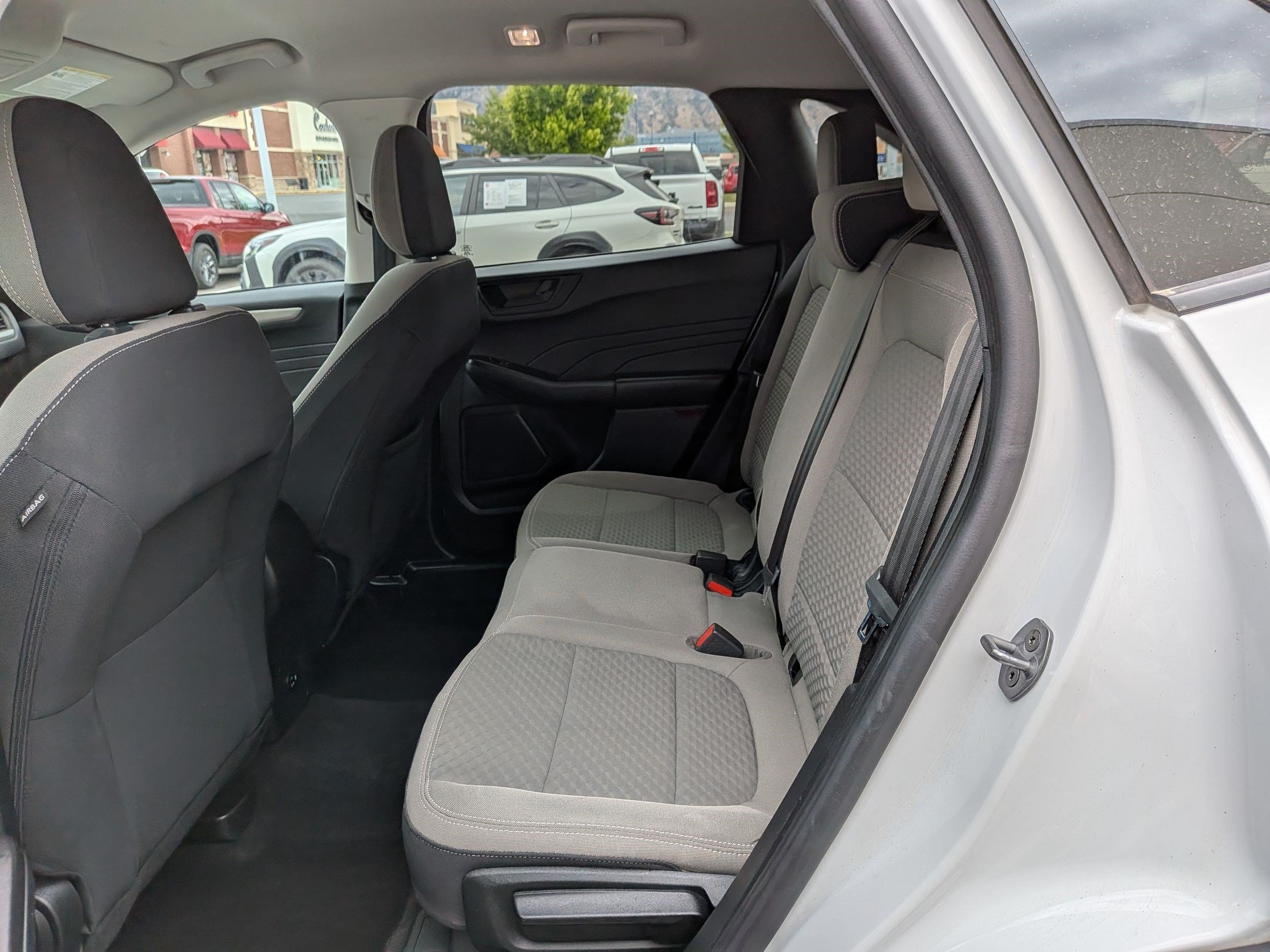 Used 2022 Oxford White Ford SE image 27