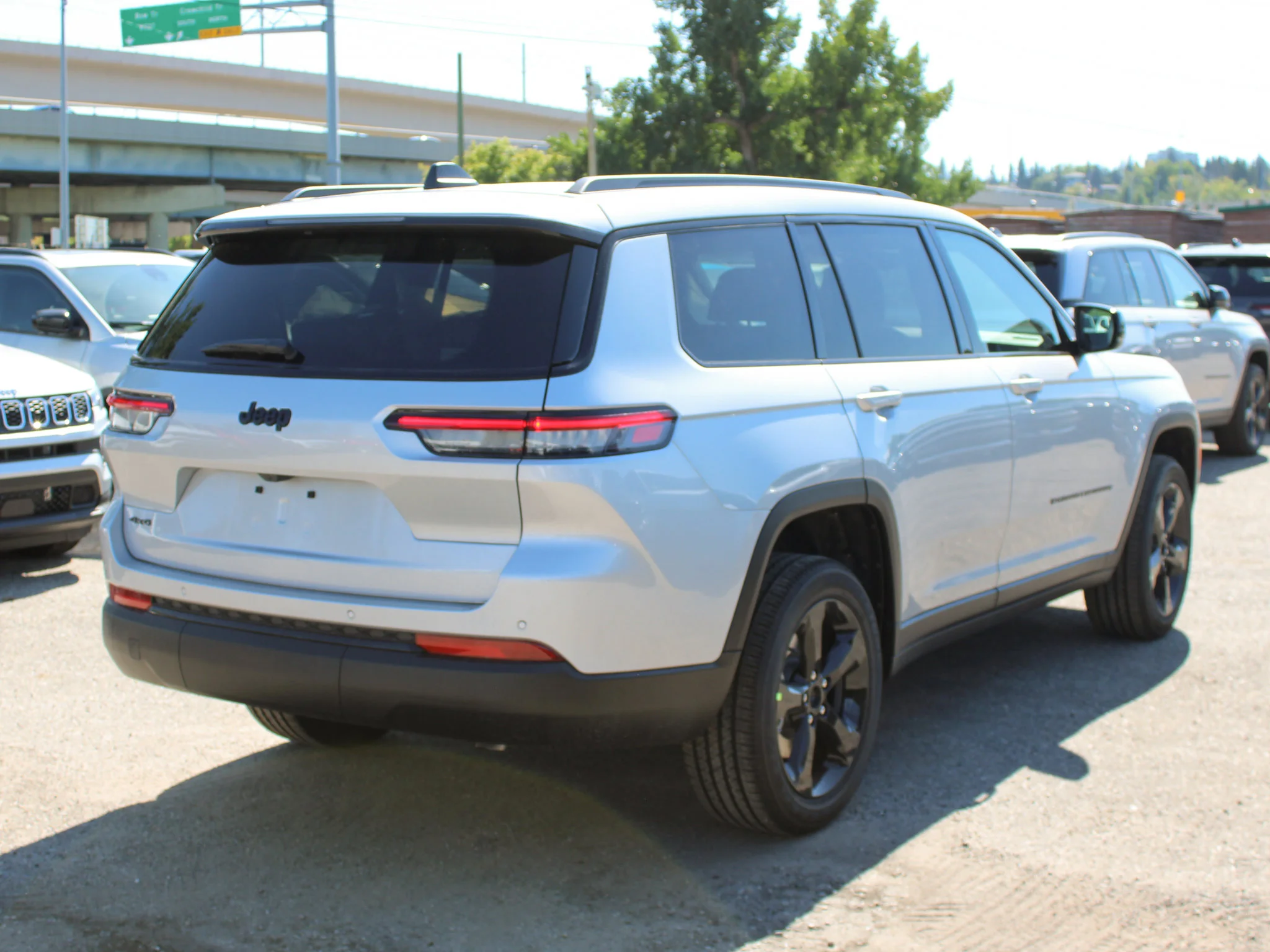 New 2025 Silver Jeep Altitude* 4x4, Sunroof, Heated Leather, Wireless Charging Pad image 4