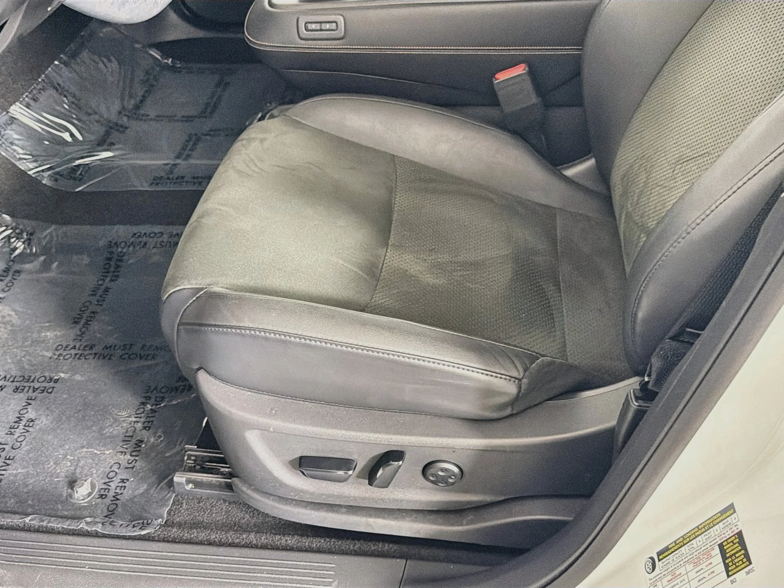 Used 2024 Everest White Pearl Tricoat/Black Diamond Pearl Nissan ENGAGE image 24