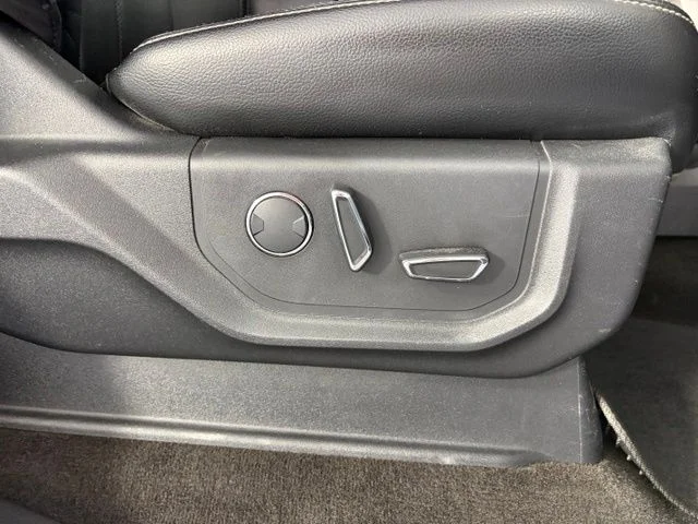 Used 2018 White Platinum Clearcoat Metallic Ford Lariat image 43