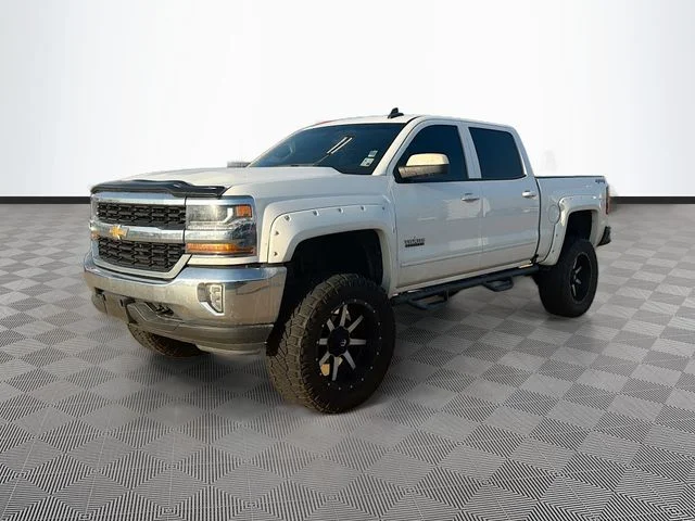 Used 2018 Summit White Chevrolet LT image 3