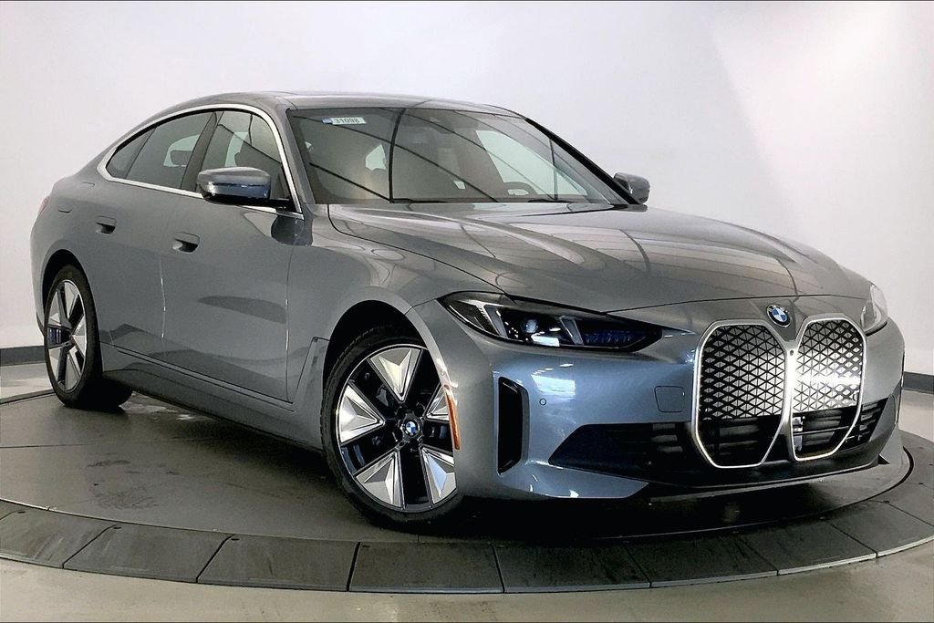 Used 2026 Skyscraper Grey Metallic BMW xDrive40 image 11