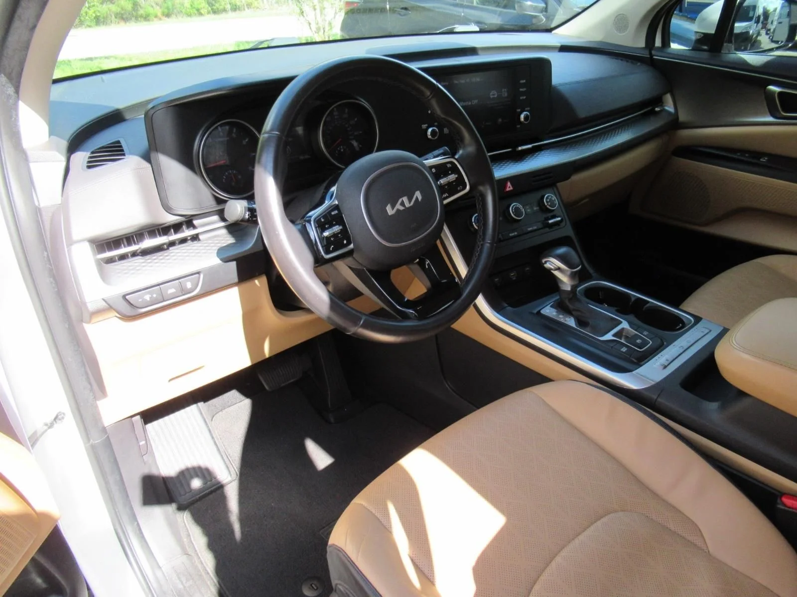 Used 2024 White Kia LX image 15
