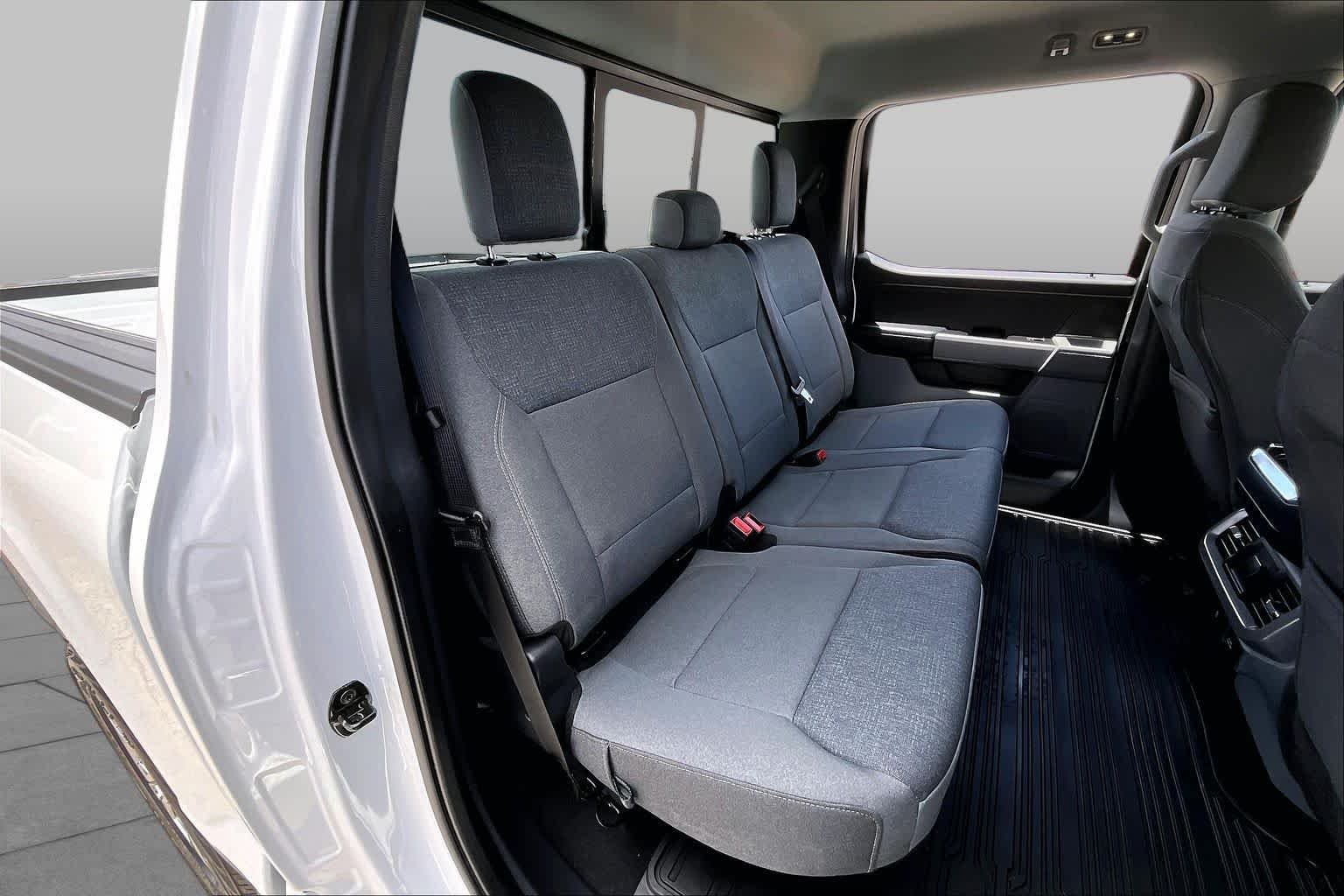 Used 2024 Oxford White Ford XLT image 18