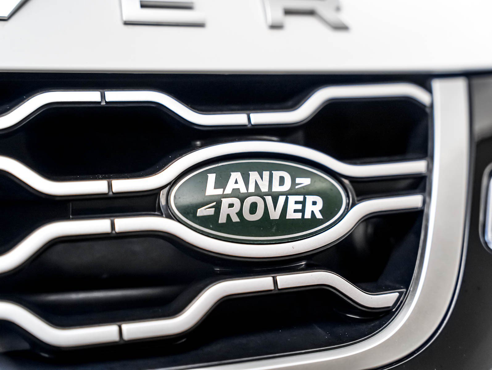 Used 2022 Fuji White Land Rover S AWD image 25