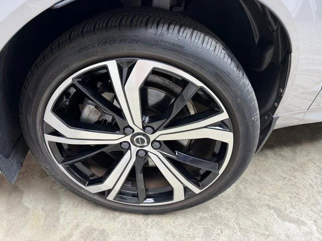 2022 Volvo XC60 R-Design - Photo 28