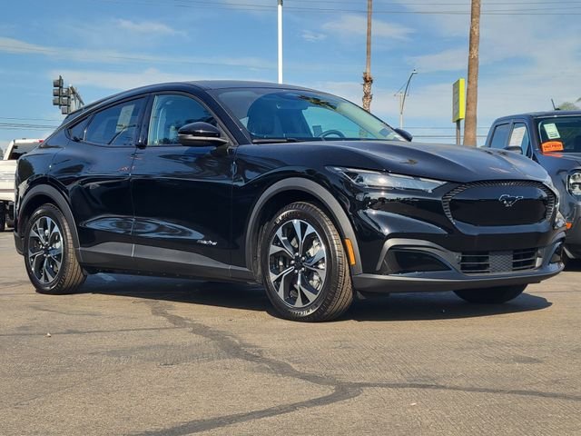 New 2026 Shadow Black Ford Select image 25