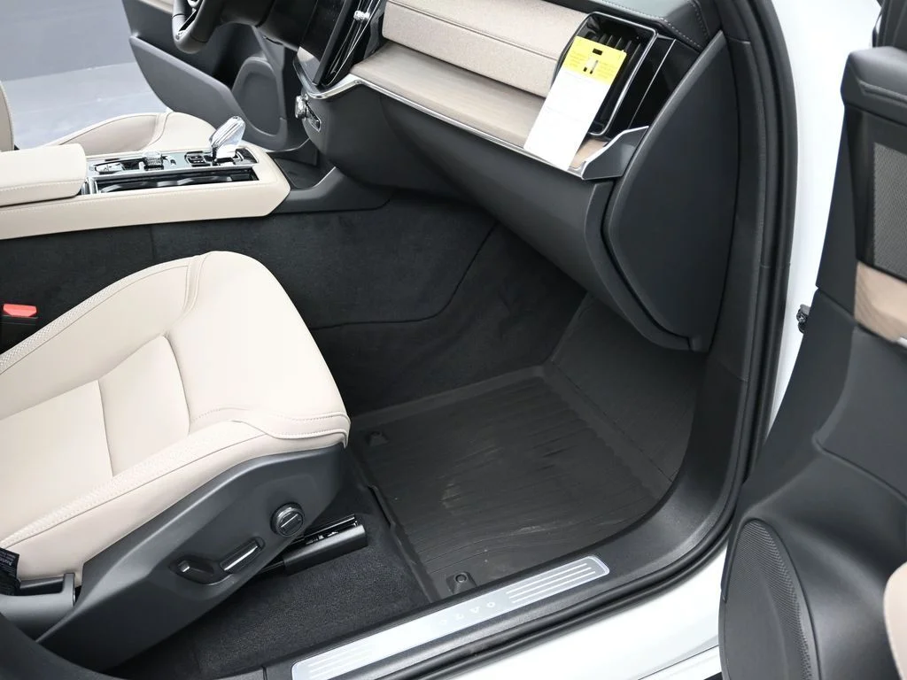 New 2026 Crystal White Volvo Plus image 26