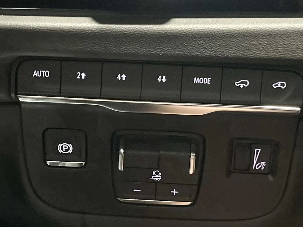 Used 2025 Crystal White Tricoat Cadillac Sport image 26