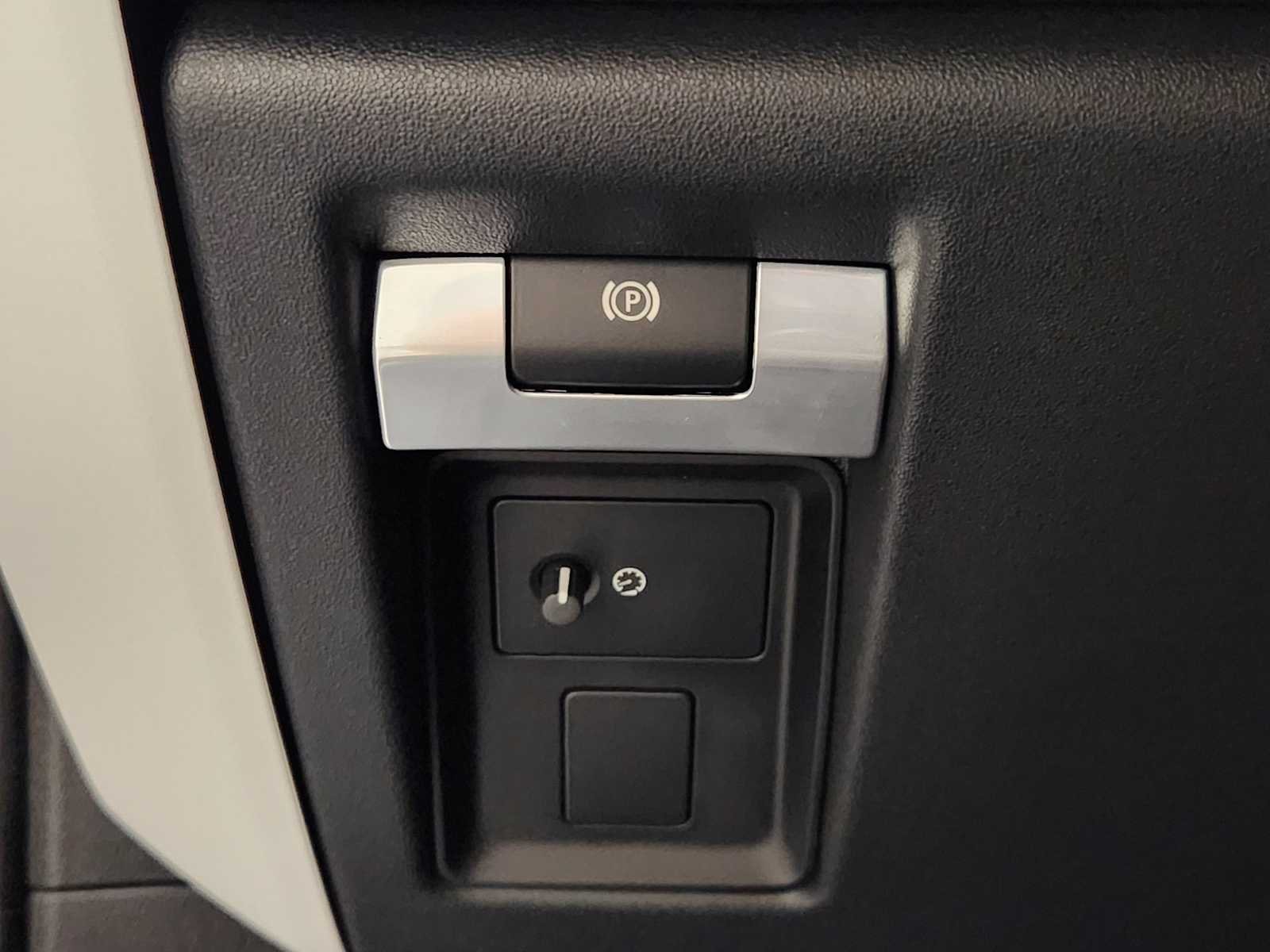Used 2026 Fuji White Land Rover S image 21