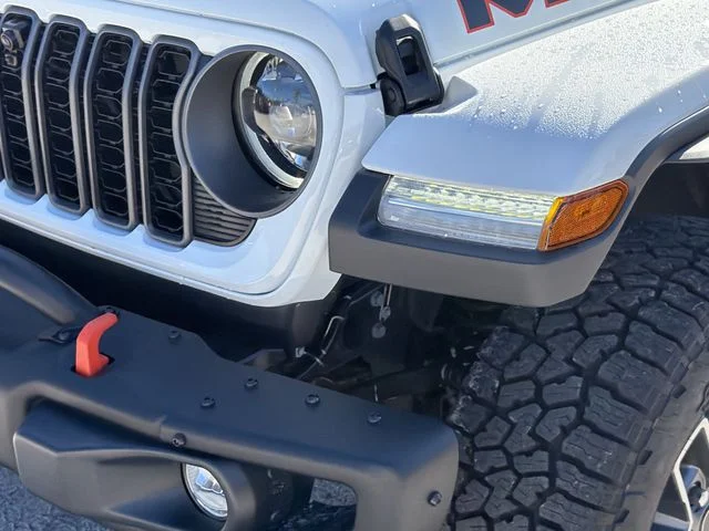 Used 2025 White Jeep Mojave image 8