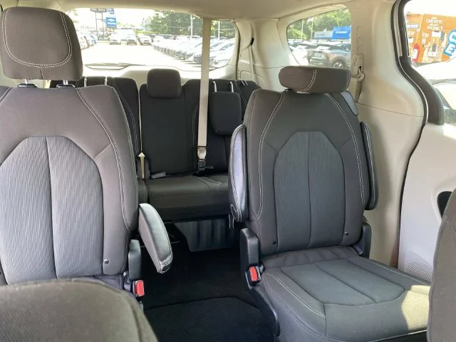Used 2023 Silver Chrysler LX image 26