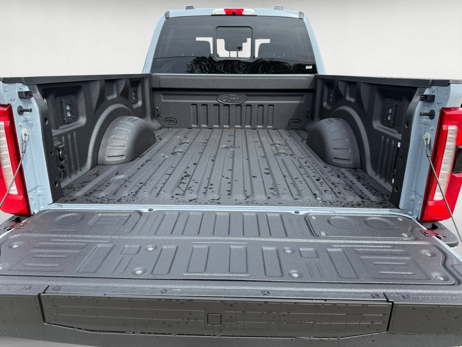 New 2026 Glacier Gray Metallic Tri-Coat Ford LARIAT image 19