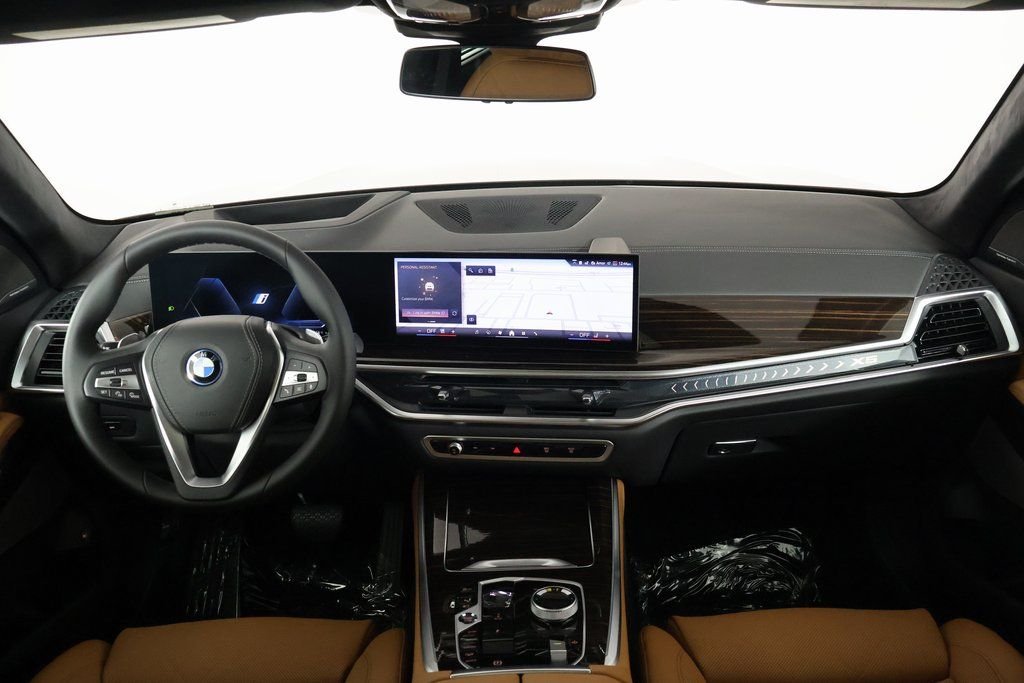 New 2026 Dravit Grey Metallic BMW xDrive50e image 4