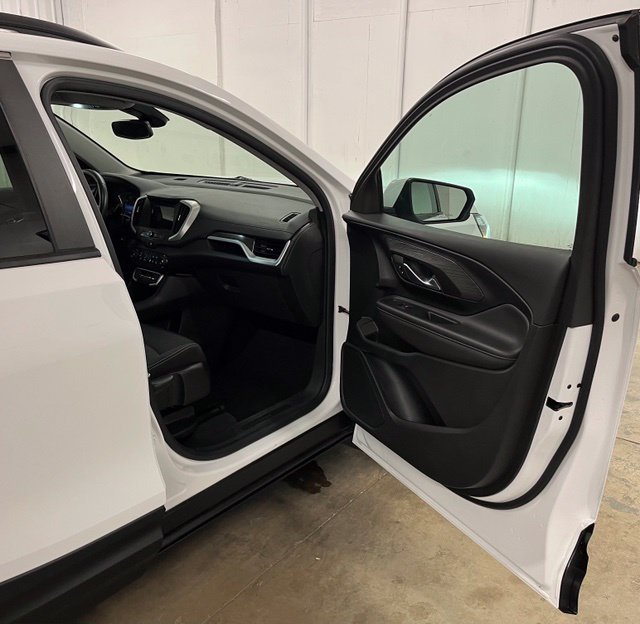 Used 2023 White GMC SLE image 17