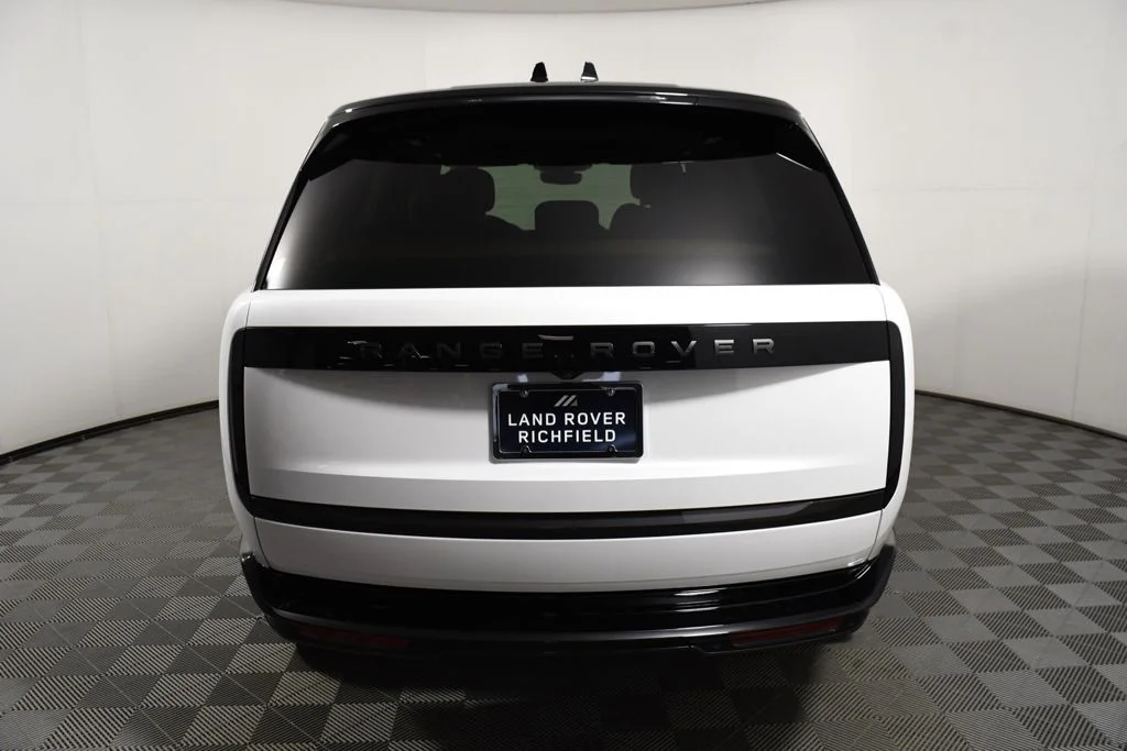 New 2026 Ostuni Pearl Wh Land Rover SE image 5